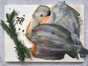 Форель радужная вяленая: Камбала камчатская вяленая с икрой