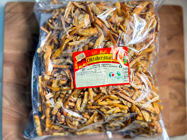 Нитка ЖАРЕНАЯ "Чеснок с зеленью" Oktobersnack 1 кг (сырный продукт) в Коньково