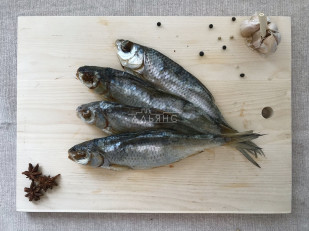 Вяленое мясо: Вобла вяленая астраханская средняя